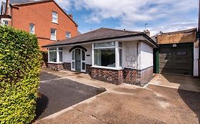 Gertrude House - Spacious 3Br Bungalow In Nottingham